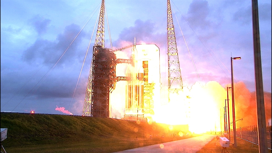 Orion & Delta IV Lift-off