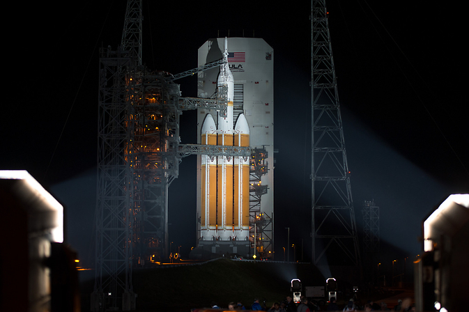 Delta IV Heavy with Orion on launchpad